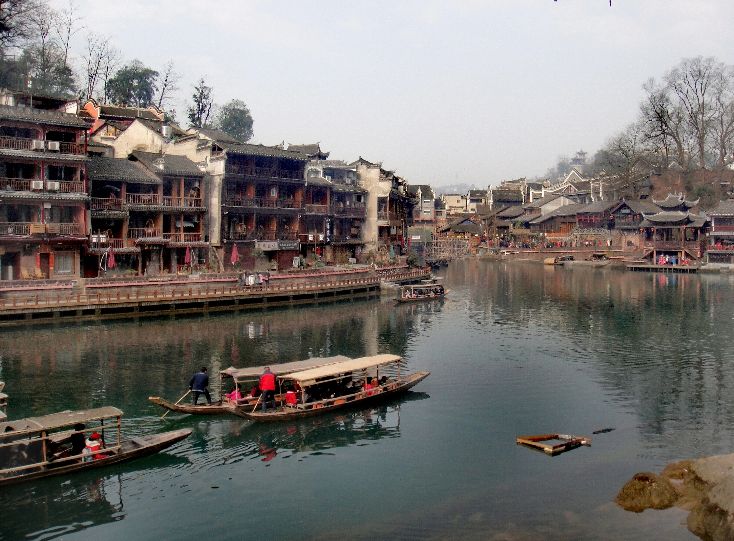 凤凰古城风景优美漂亮,凤凰古城被谁称作是最美的小城