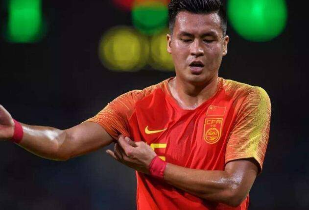 上港6人离队名单浮出水面,上港引援奥斯卡