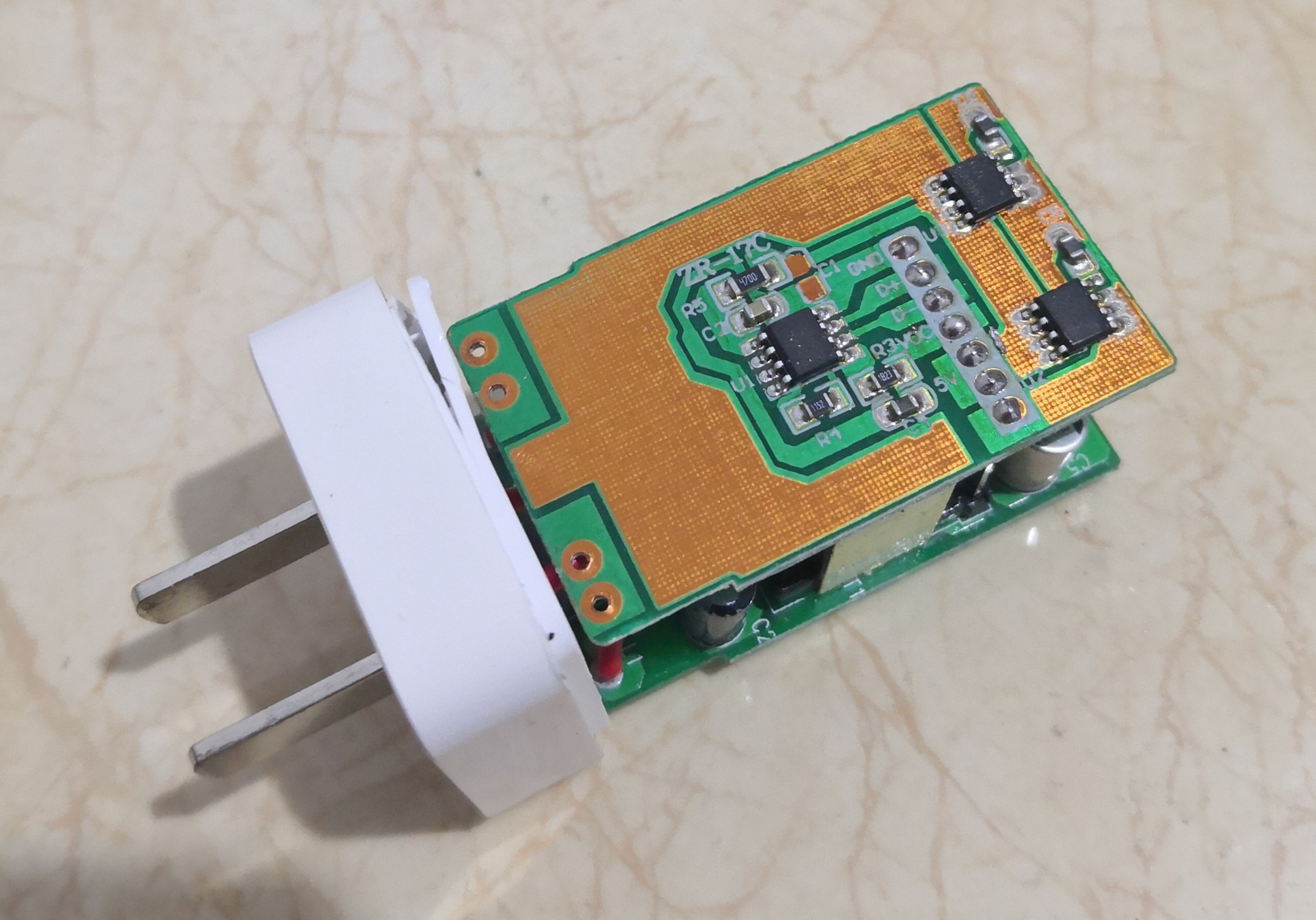 山寨也越来越舍得花成本了！拆解一个高仿的山货OPPO充电头