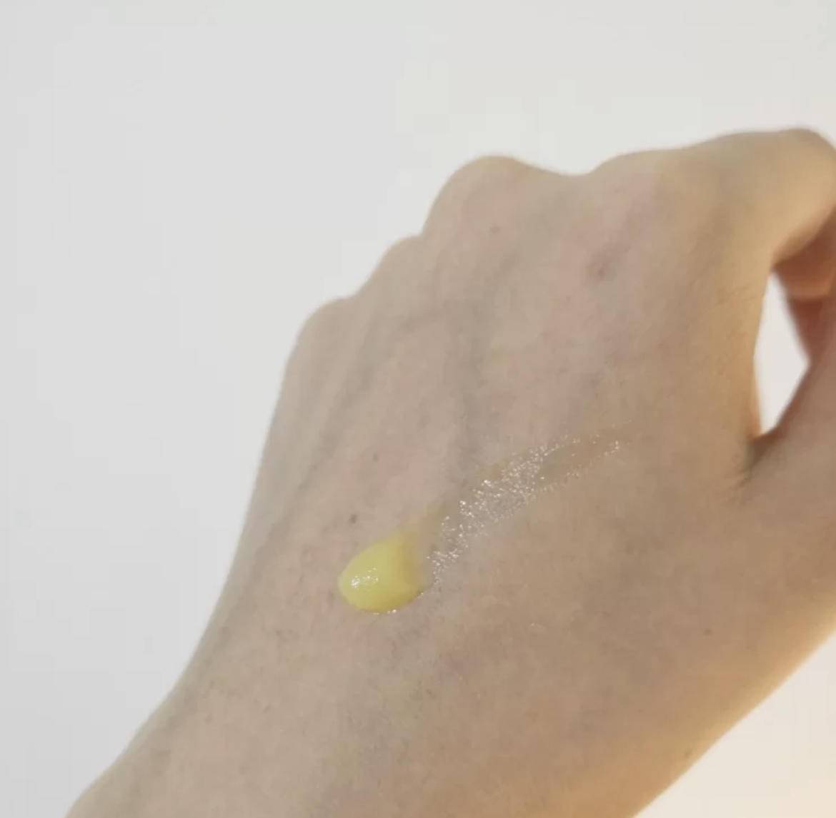 嘴唇水嘟嘟的太可爱了，但你的怎么还那么干瘪