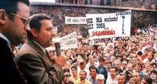 二战中最值得投降的国家,历史二战最惨的三个国家