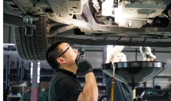 首保换机油要换机油格吗,汽车首保要换机油吗