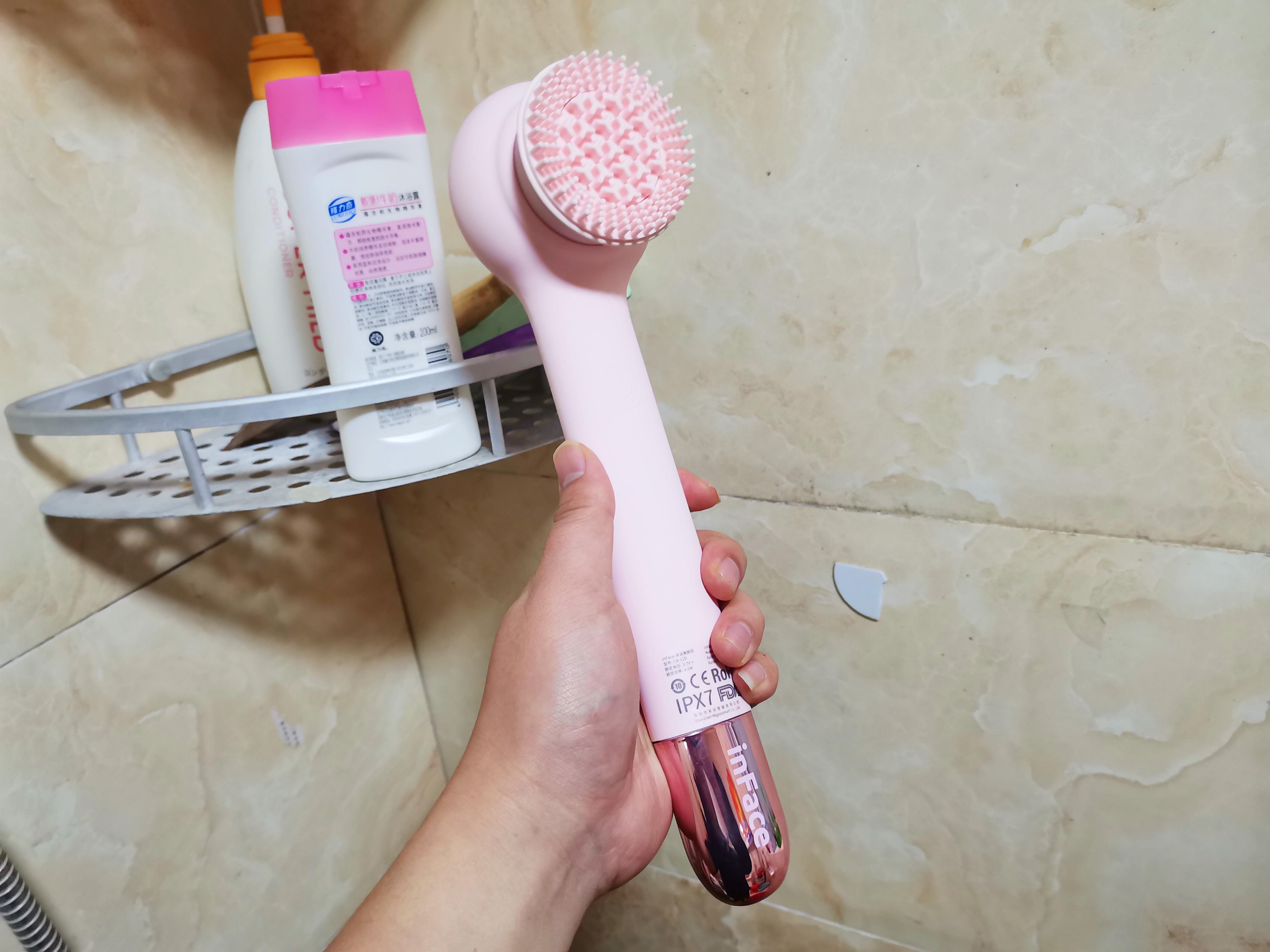 一个人完成洗澡挫背按摩打泡泡,inFace沐浴仪就是这么豪横