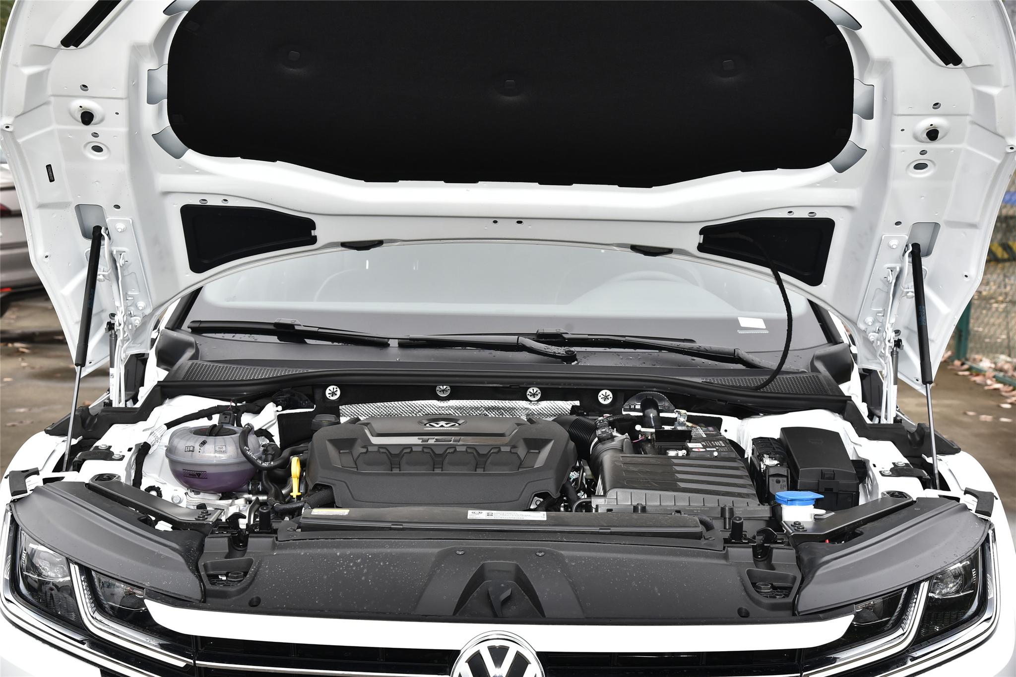 大众cc炫酷内饰图片,大众cc外观详细介绍