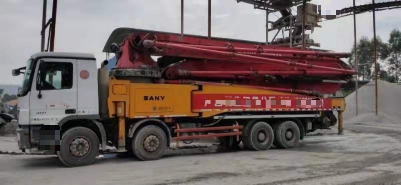 中联泵车和三一泵车哪个好,买水泥泵车