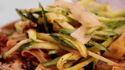 免洗凉皮爽滑劲道的关键在于用料,凉皮怎样做的又软又劲道