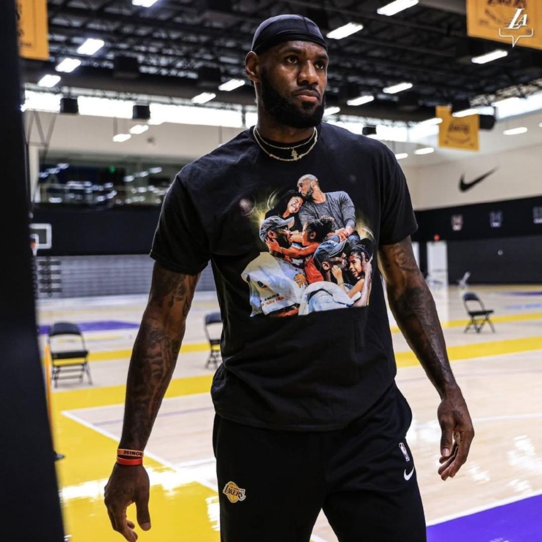 詹姆斯再创新纪录绝杀勇士,詹姆斯晒生涯首秀照