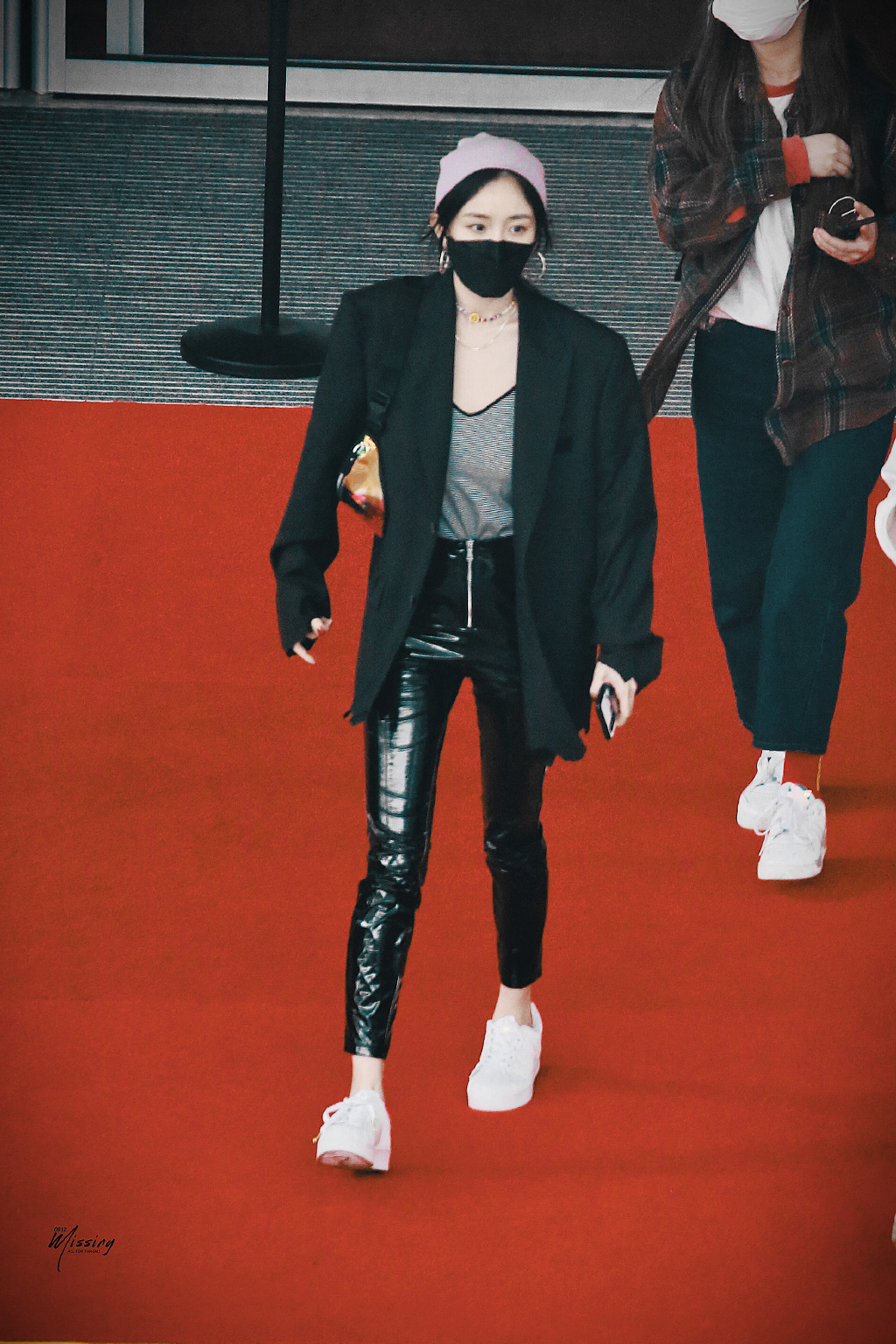 baby穿露脐装秒变小腰精,五五分假胯宽身材穿搭