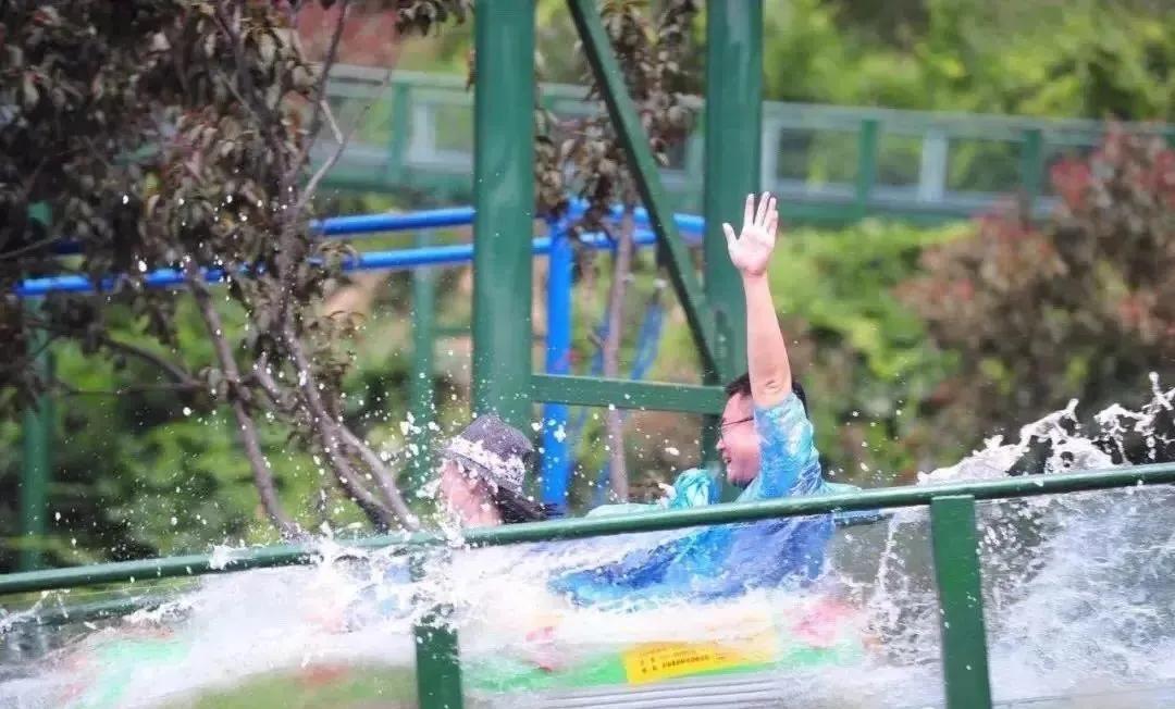 带你峡谷漂流感受一下夏天的气息,端午游玩清凉谷踏浪漂流清凉一夏