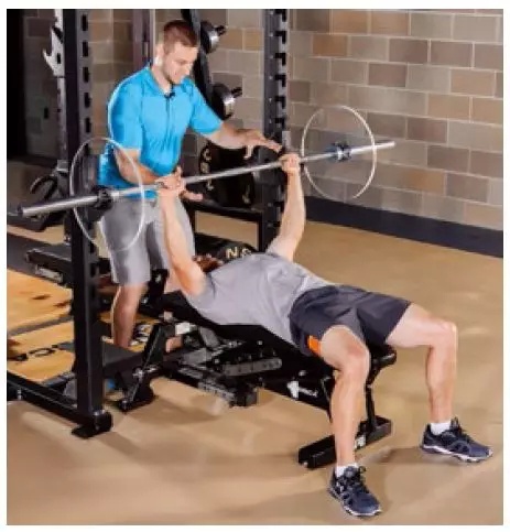 练胸的4个黄金动作健身房,女人在家练胸最有效的动作