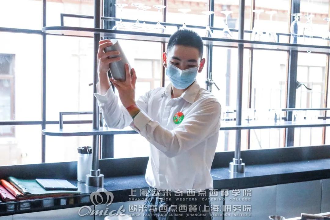 毕业生潘澄弘|在外滩十八号工作，是什么样的体验？