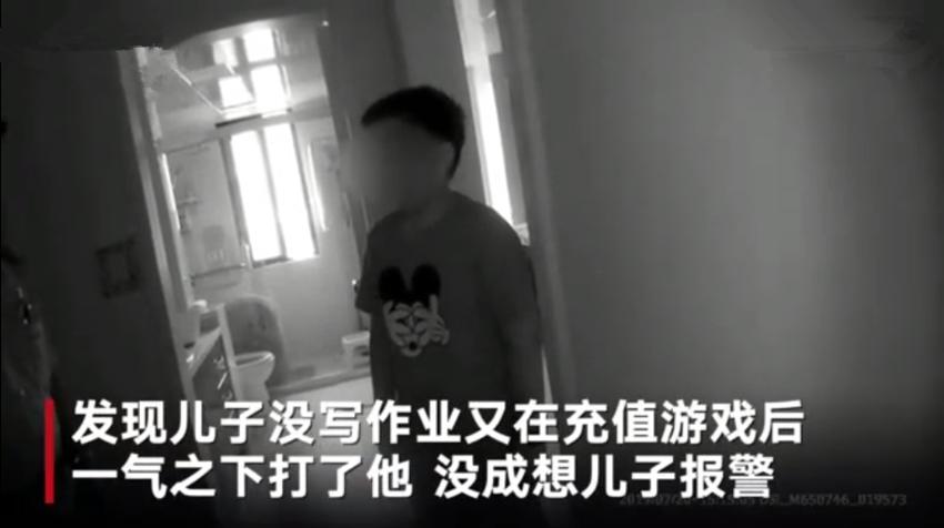 熊孩子充钱被打报警,熊孩子打游戏花掉800万被爸妈暴打
