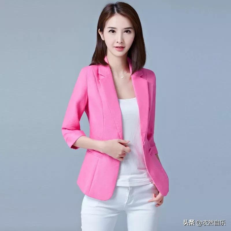 40-50岁减龄穿搭粉色小西装,40岁女人中款小西装如何搭配