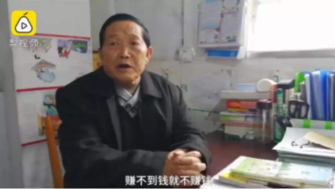 上海一男子持刀砍人，民警开枪击伤并送医【三分钟法治新闻全知道】