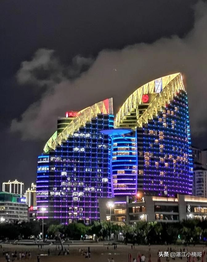 湛江这个海湾，出场自带流量，超有夏威夷feel，每天都有网红打卡