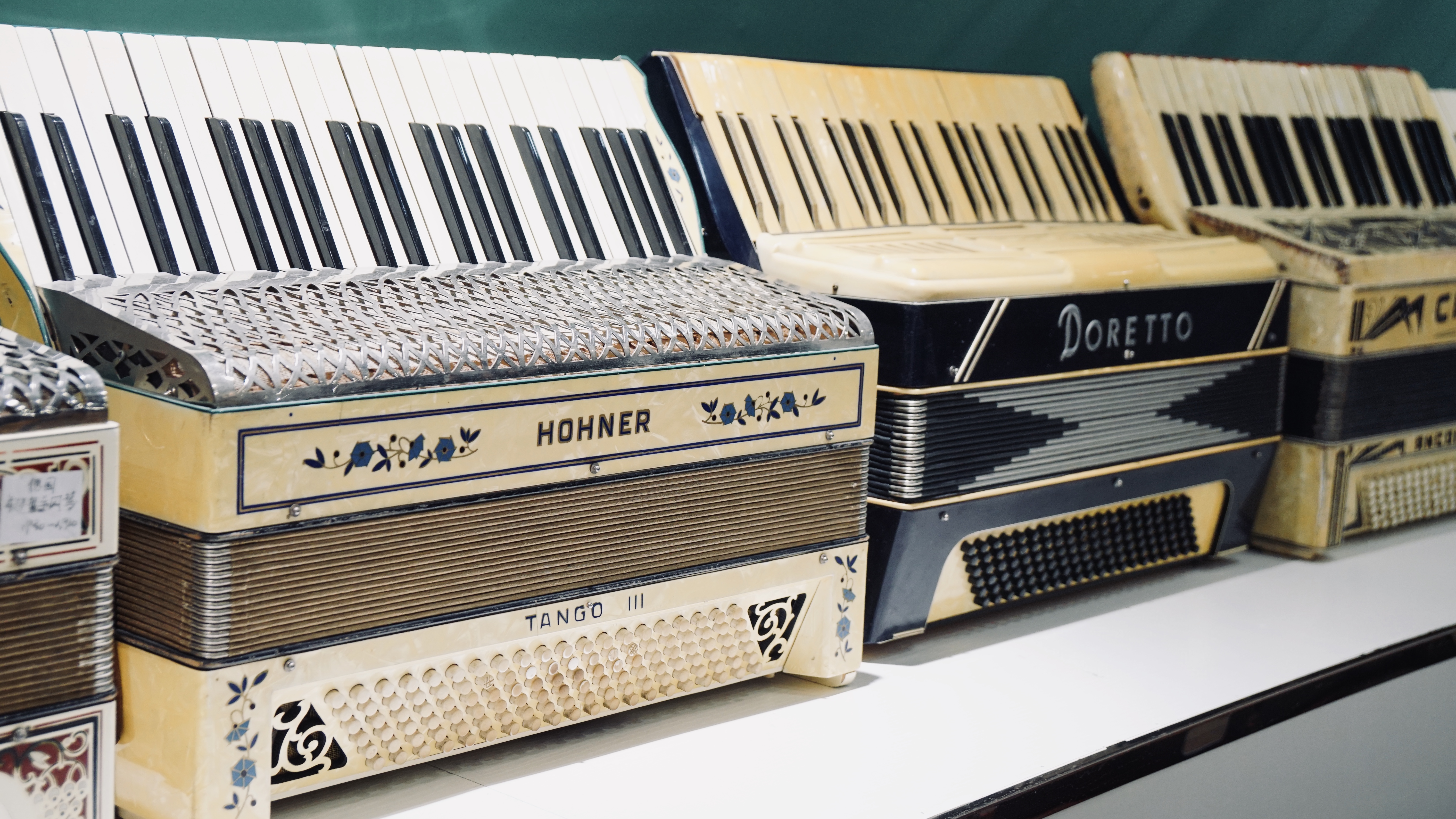 伊犁手风琴歌曲大全100首,新疆伊犁手风琴演奏