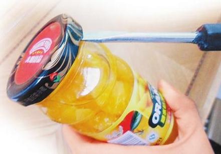 罐头瓶盖拧不开怎么才能简单打开,打不开罐头瓶盖该怎么开