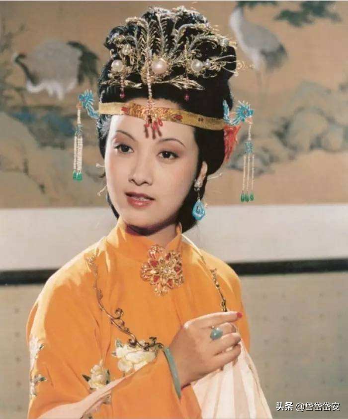 红楼梦的奢华与悲剧 (红楼梦是一部辛酸史)