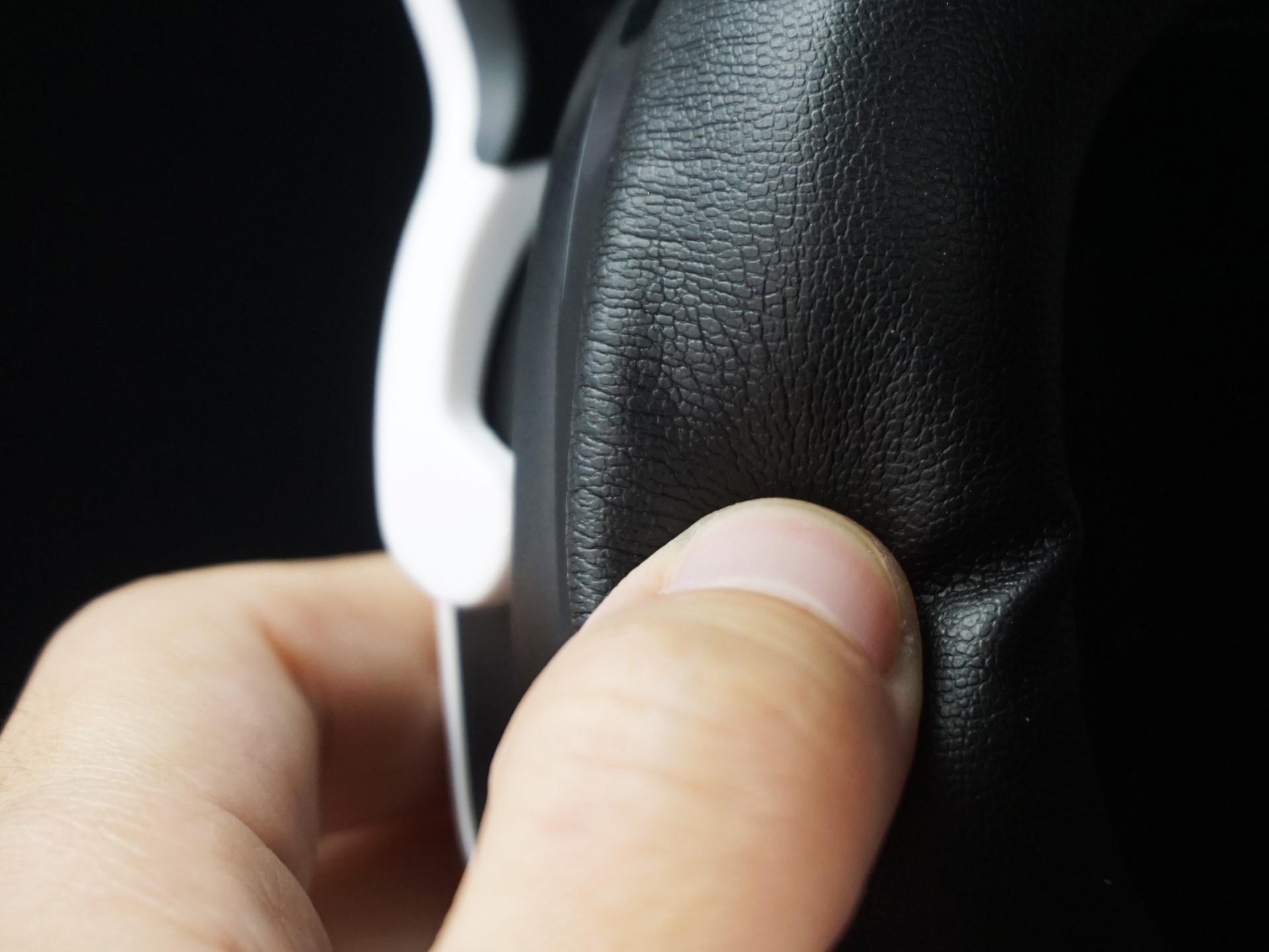 除了价格高点冰豹这款游戏耳机真的很不错