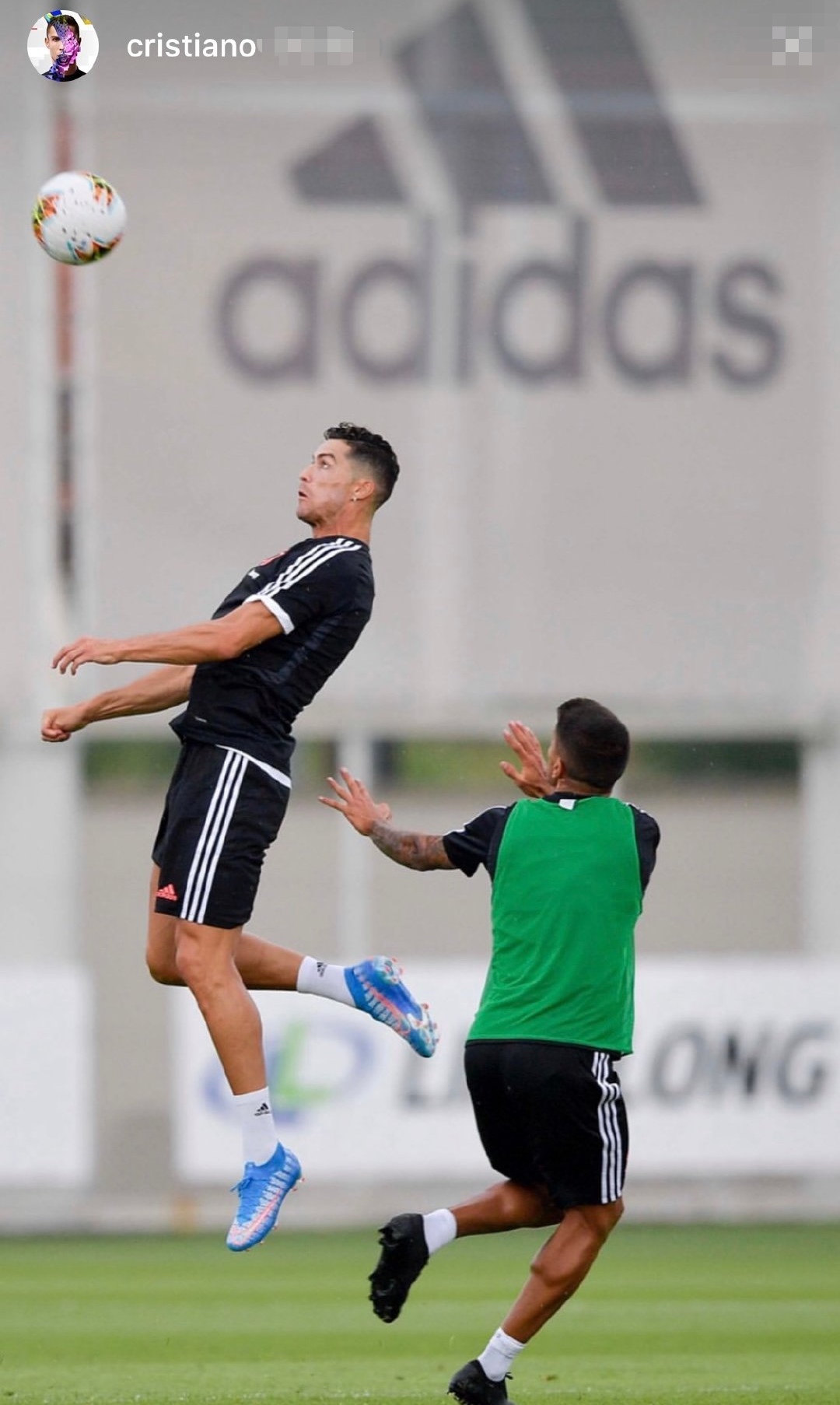 36岁c罗逆天一跳将岁月甩在身后,37岁c罗高高跃起头球顶偏