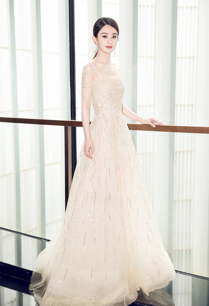 赵丽颖当妈后再现少女腰,赵丽颖最新视频穿半身黄裙秀身材