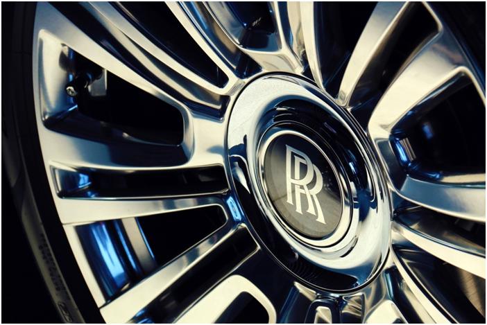 试驾劳斯莱斯古思特新款,新款劳斯莱斯古思特沉浸式体验