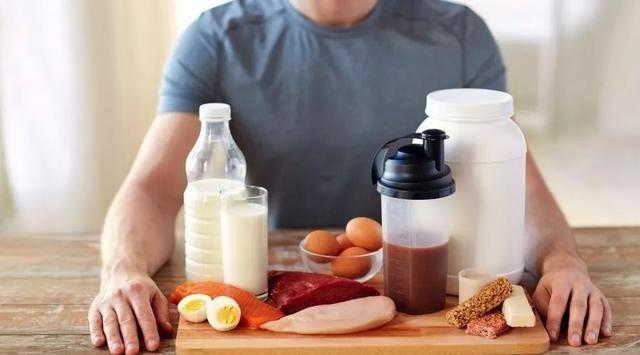 瘦子健身该喝蛋白粉还是增肌粉,健身每日摄入不够可以喝增肌粉吗
