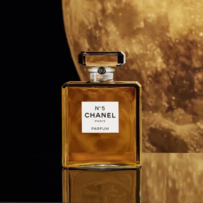 我只穿香奈儿五号入睡