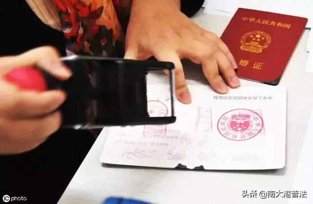 离婚后户口不迁出影响孩子上学吗,离婚后女方户口未迁出土地补偿款