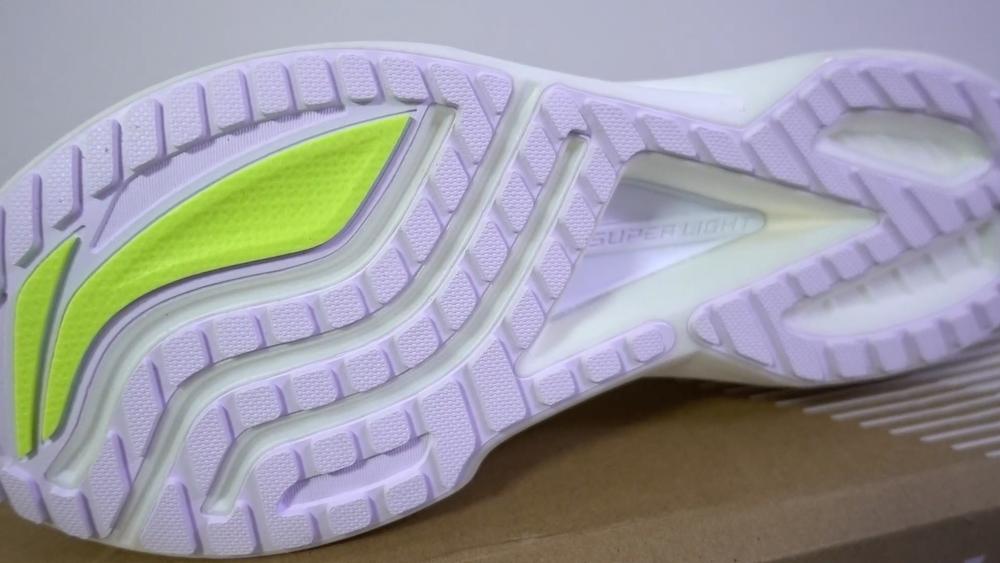 李宁超轻17和超轻16区别,李宁超轻17和赤兔哪个好