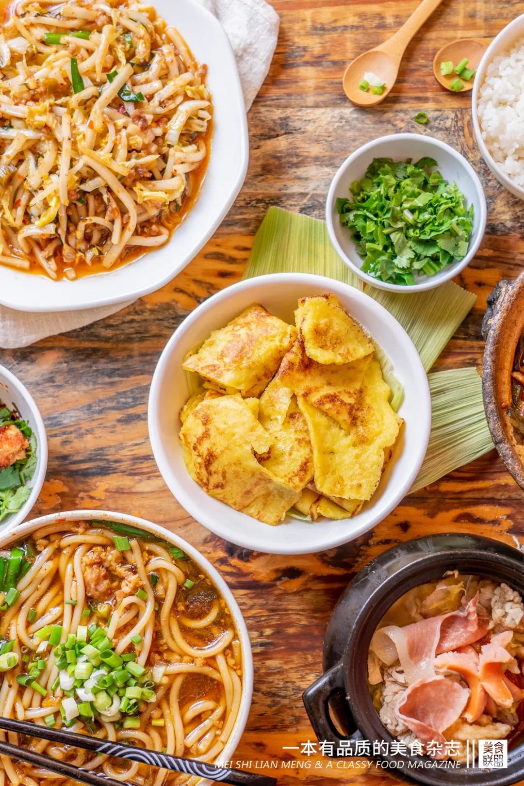 大叔自创鸡蛋饼从2元卖到10元,小伙摆摊卖了3年鸡蛋饼