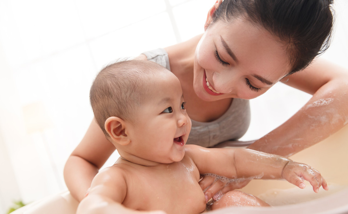 在家就能给宝宝做早教,洗澡教育幼儿
