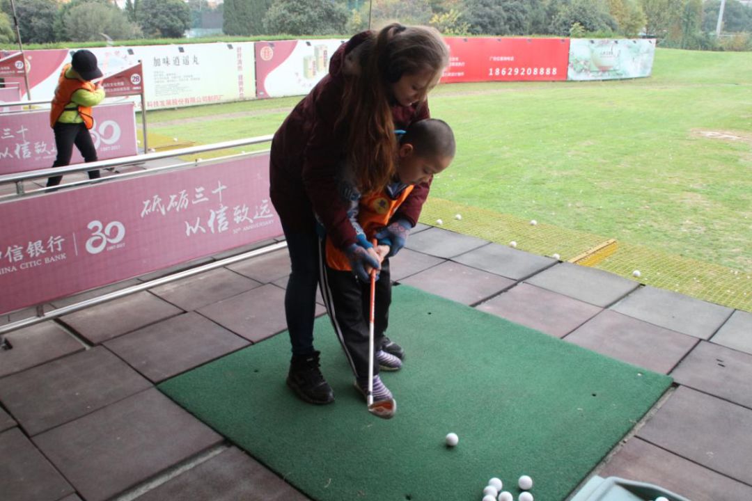 绫虫仼鍥介檯,绫虫仼鍥介檯鑻辫