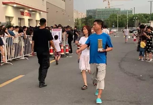 1499元的茅台一来，Costco又挤爆了！网友：会员卡刚退，又要去办了