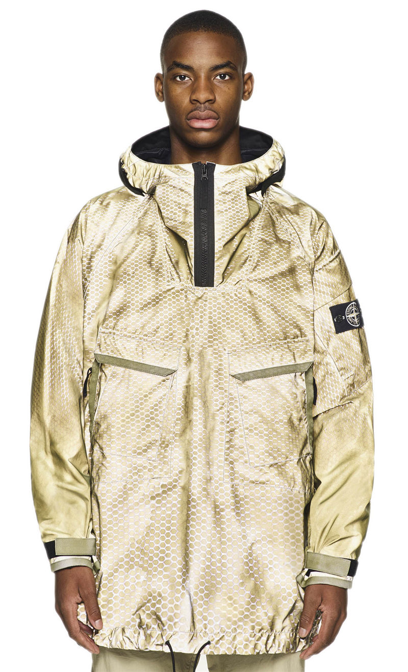 从军装到警服变成了衣服,从军装到正装的转变