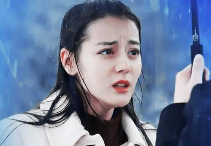 女明星淋雨视频,淋雨的女明星