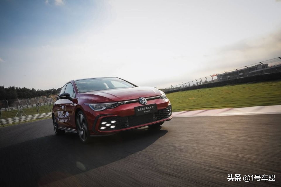 试驾高尔夫gti2021,高尔夫gti赛道狂飙