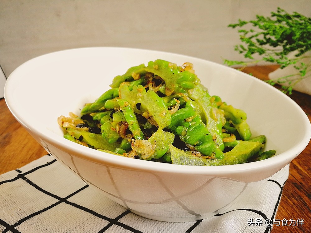 苦瓜怎么去除苦味最好方法,苦瓜焯水和抹盐哪个去苦味