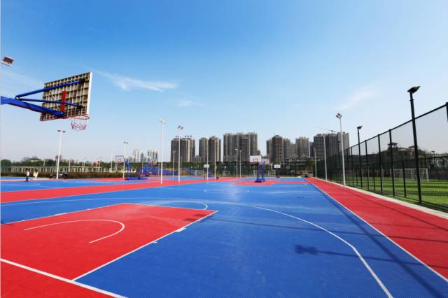 户外运动地坪铺设,运动场地坪怎么做
