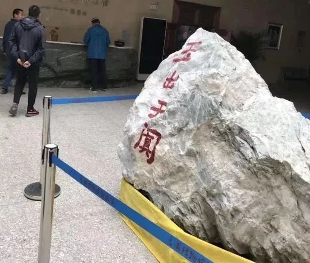 新疆和田玉山料和青海山料哪个好,和田玉山料最好的是什么