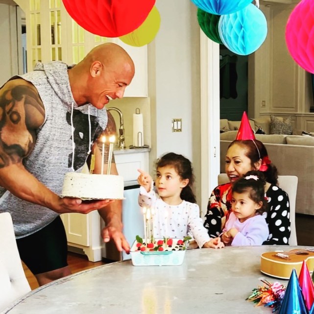 巨石强森30岁女儿,巨石强森52岁