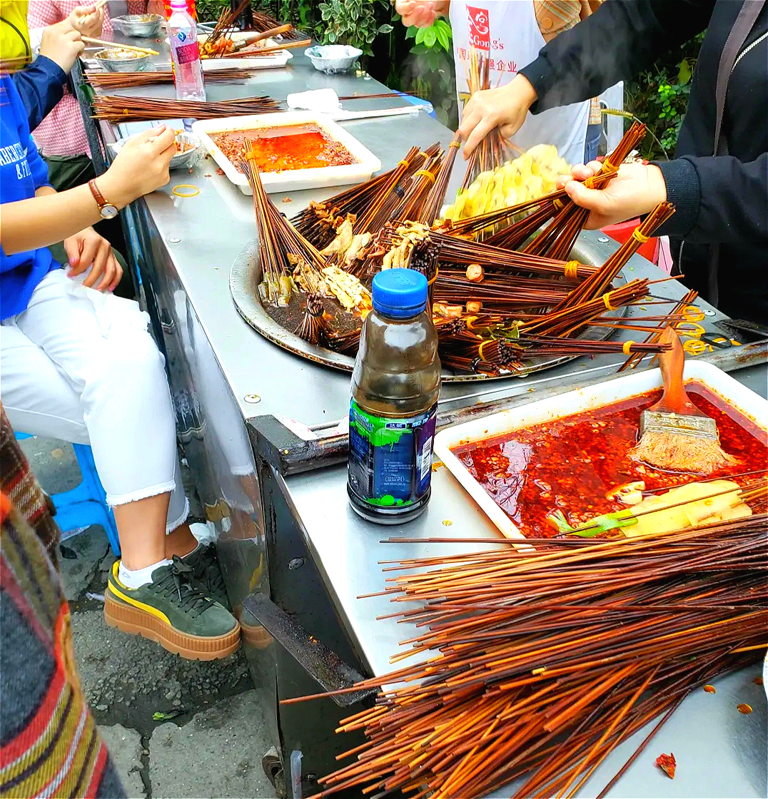 成都最好吃的老式麻辣烫视频,超级好吃的麻辣香锅麻辣烫