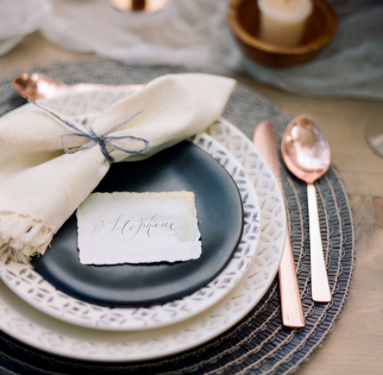 婚宴席位卡写法,婚礼礼簿第一页写法