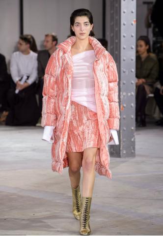 气温下降添衣保暖加盖棉被,气温骤降抗寒羽绒温暖上新