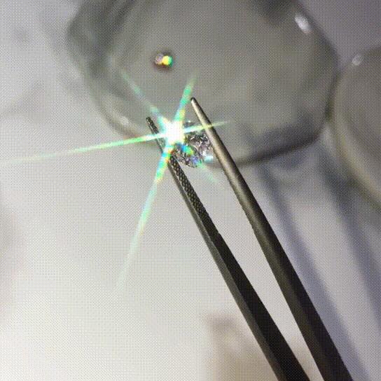 专骗中国人？尼泊尔莫桑钻1克拉800元，虚荣心促成的世纪*局骗**！