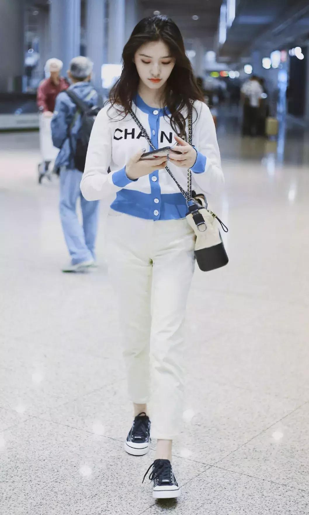 刘雯米兰时装周试装,刘雯维密走秀比心