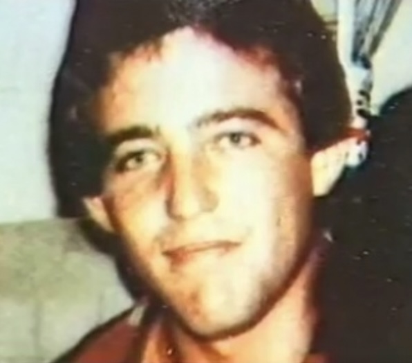 从黑帮成员变成打败毒枭的大英雄,从黑帮变成警察