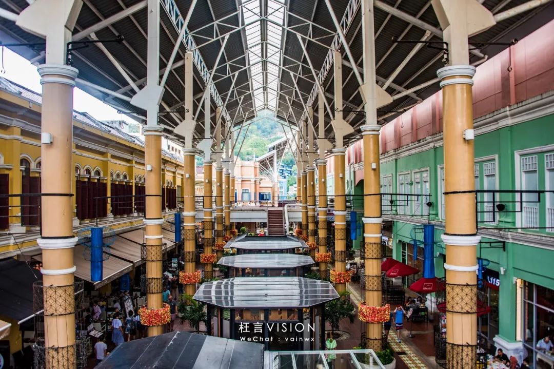 繁华熙攘，从海滩到山路的芭东（Patong）风情