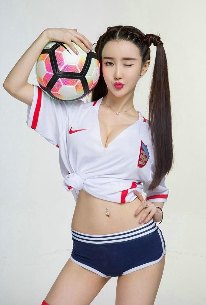 高清图活力四射足球宝贝,清纯足球宝贝写真女壁纸