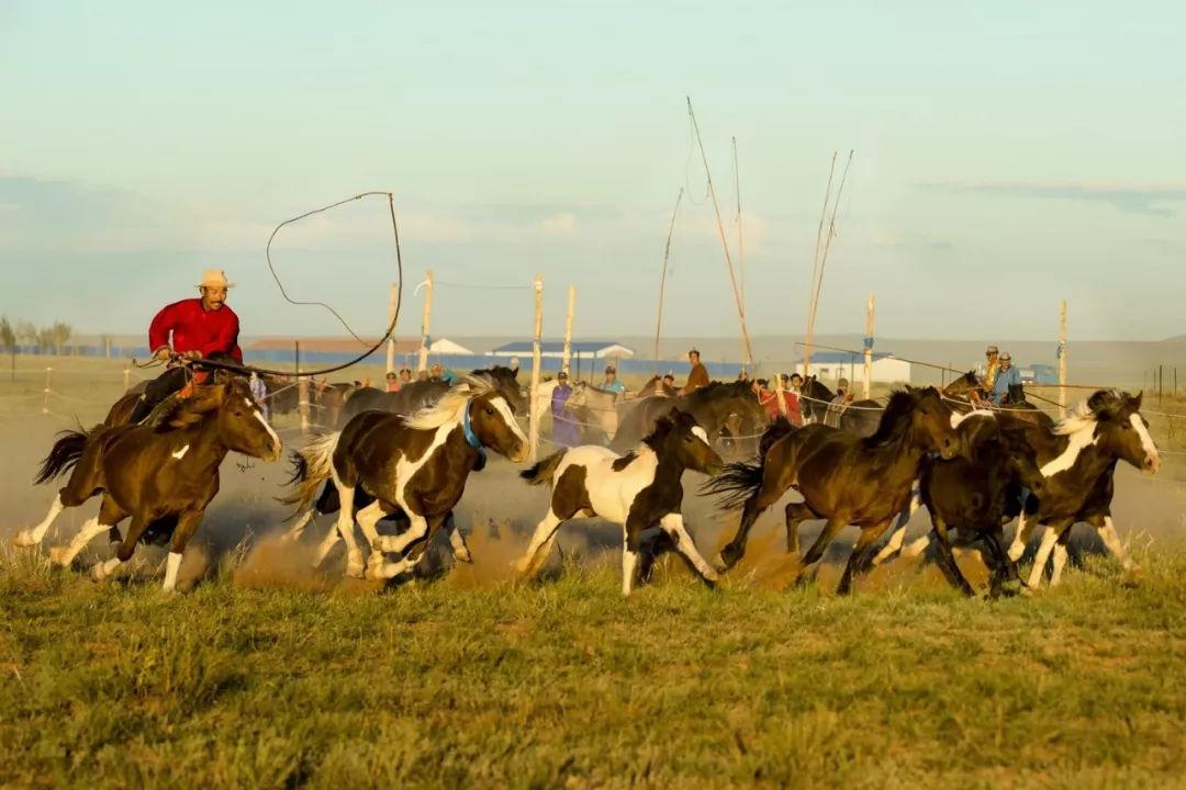 我国曾经流通过的10000元钞票，一张就能在一线城市买套房子
